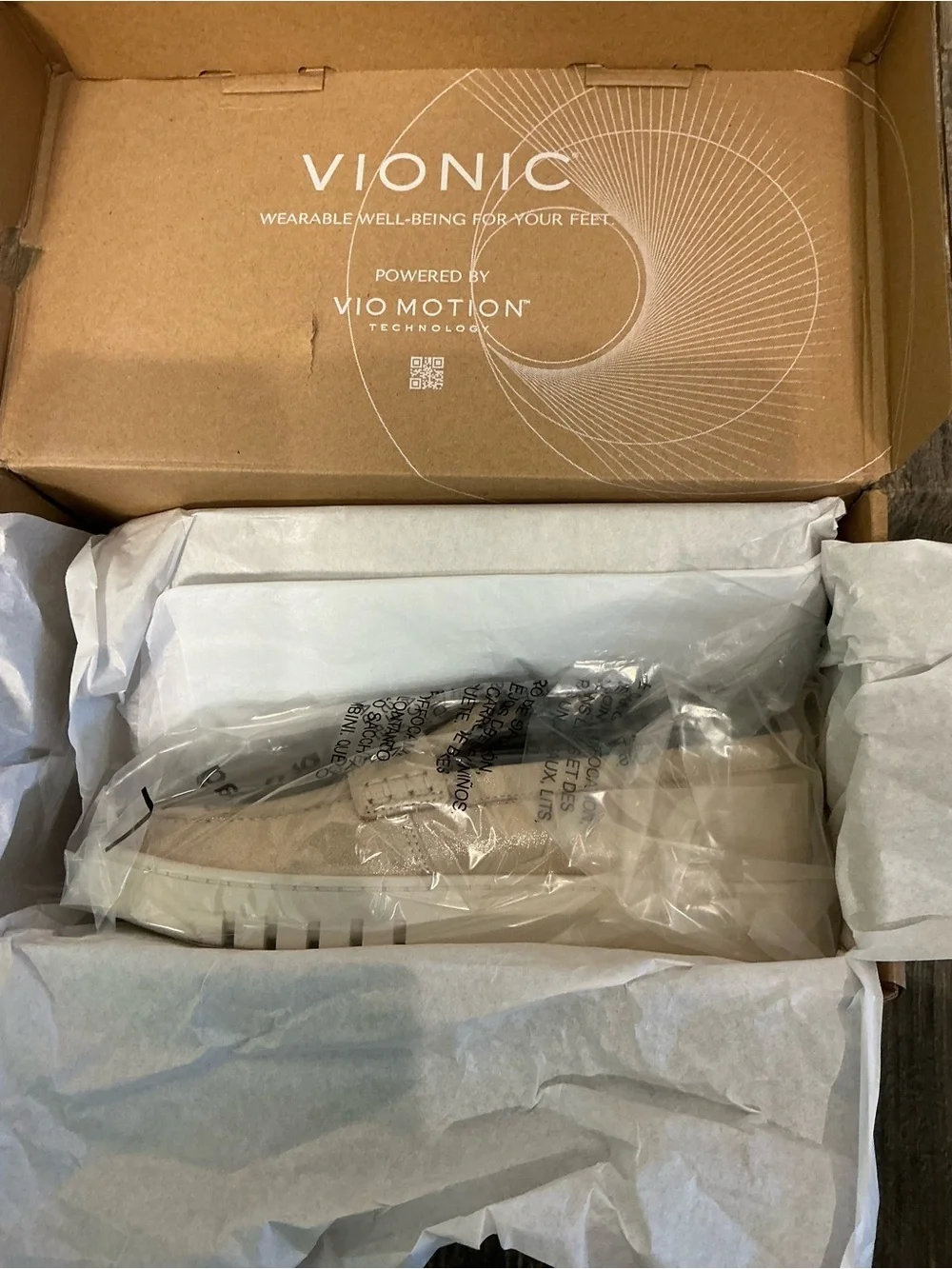 Vionic Women's Shimmery Beige Penny Loafer Size 8W